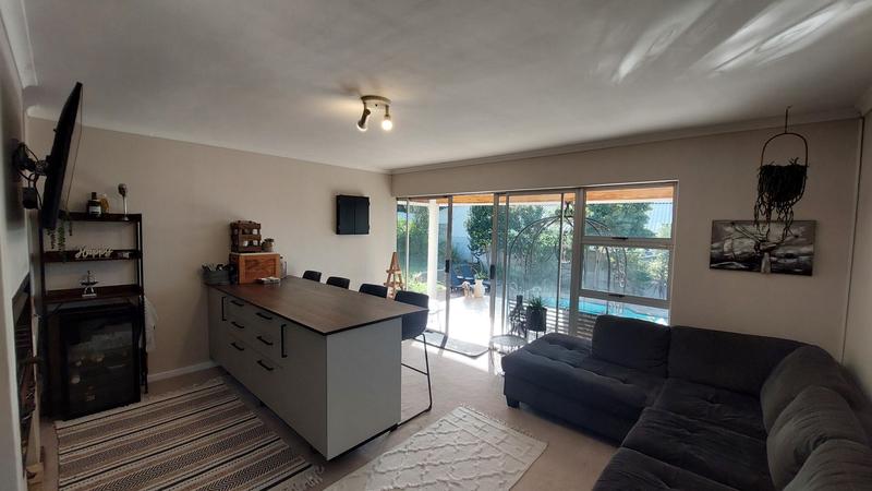 6 Bedroom Property for Sale in Door De Kraal Western Cape